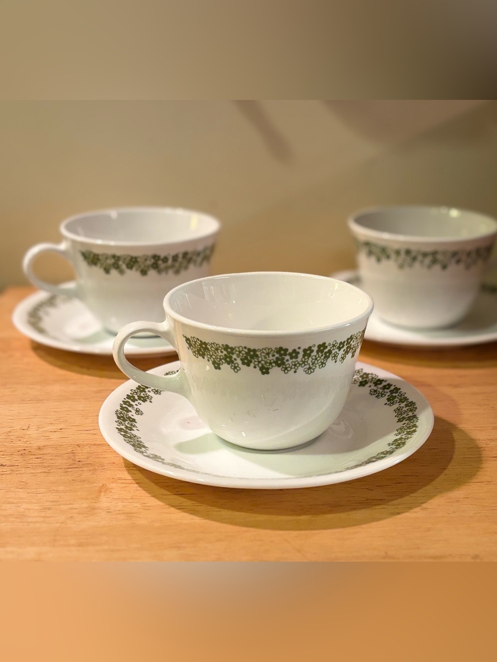 Vintage Corelle Crazy Daisy Spring Blossom Hook Handle Tea Cups Saucer Set Of 3